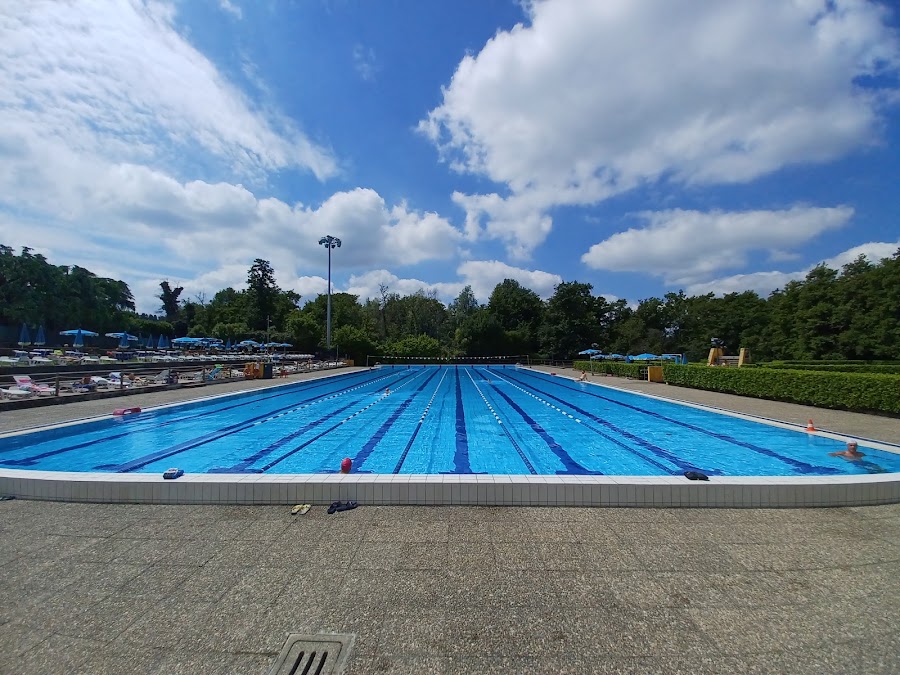 Piscina di Barzanò