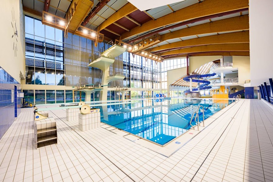 Hallenbad - Piscina coperta "Karl Dibiasi"