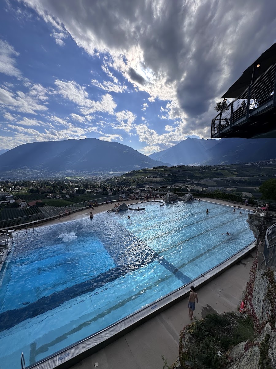 Freibad Schenna - Piscina scoperta Scena